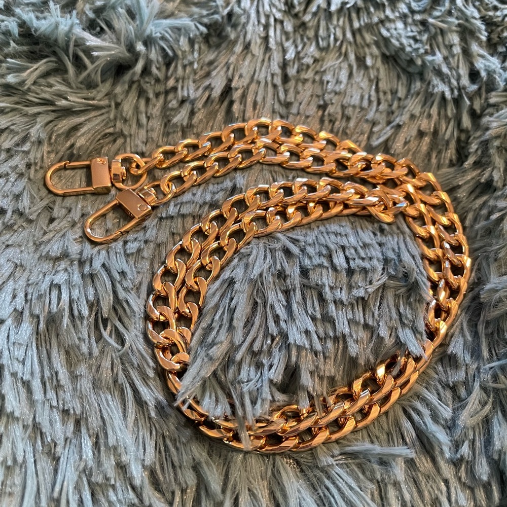 32inch NWOT Goldtone Unbranded Chain